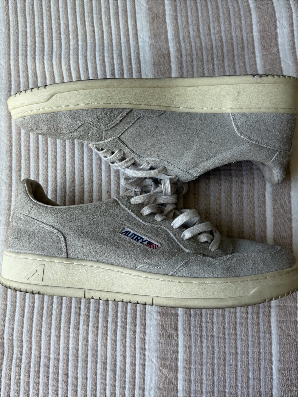 Autry Men’s Low-Top Athletic Sneakers In Beige View 3